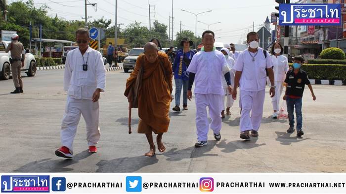 พุทธศาสนิกชนสุพรรณบุรี รอกราบ หลวงตาบุญชื่น พระนักธุดงค์ เนื่องแน่น ด้านลูกศิษย์เผยธุดงค์ครั้งนี้ระยะทางนับพันกิโลเมตรจากภาคใต้ สู่ภาคเหนือ ปลายทางนครพนม