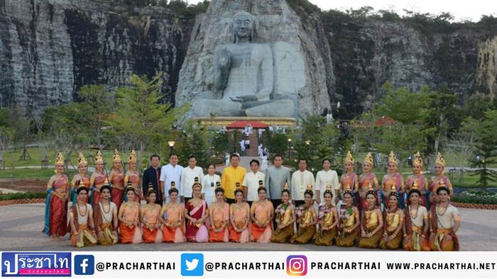 เปิดพุทธมณฑลสุพรรณบุรี เชิญสักการะไหว้พระแกะสลักที่ใหญ่ที่สุดในประเทศไทย