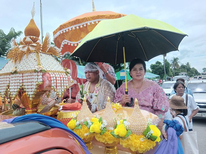 ร่วมอนุโมธนาบุญ “ณัฐภัทร  แย้มปั้น” เดินทางเข้าพิธีอุปสมบท ที่จังหวัดกำแพงเพชร พร้อมด้วยญาติสนิทและครอบครัว