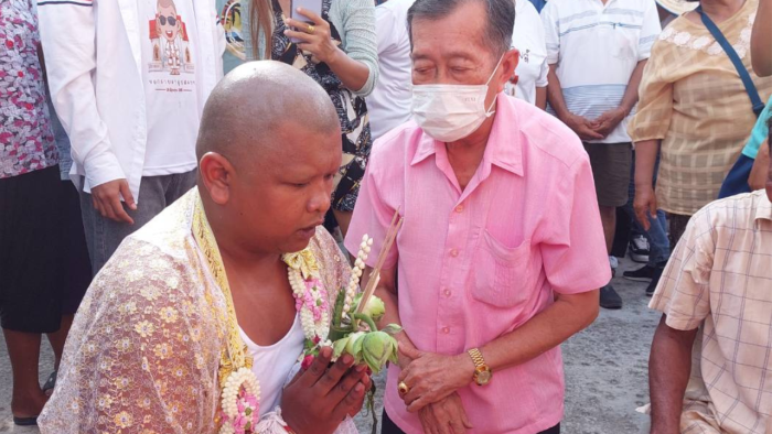 ร่วมอนุโมธนาบุญ “ณัฐภัทร  แย้มปั้น” เดินทางเข้าพิธีอุปสมบท ที่จังหวัดกำแพงเพชร พร้อมด้วยญาติสนิทและครอบครัว