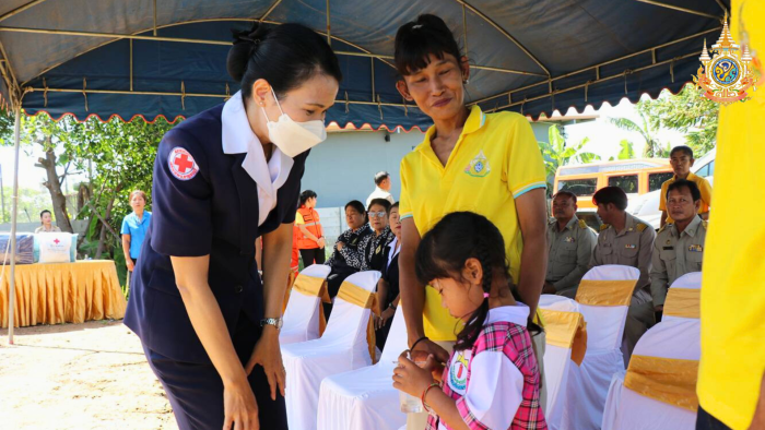 เชิญสิ่งของพระราชทานของมูลนิธิราชประชานุเคราะห์ ในพระบรมราชูปถัมภ์