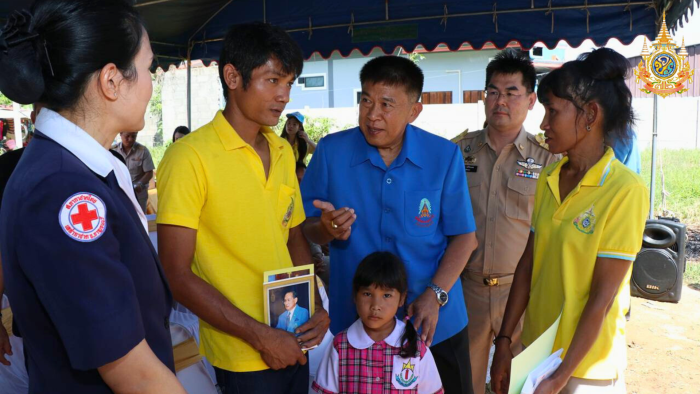 เชิญสิ่งของพระราชทานของมูลนิธิราชประชานุเคราะห์ ในพระบรมราชูปถัมภ์