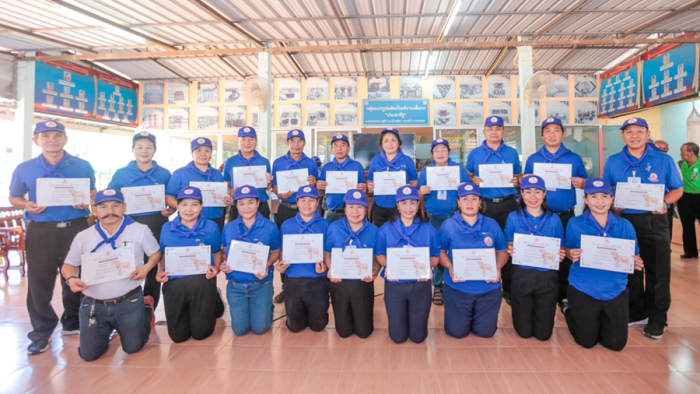 Piyasak 1955 Foundation encourages members to train in cattle raising in the Nakhon Phanom Learning Center Project.