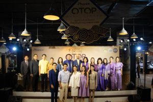 Phenix" ซวนคนบันเทิงเปิด "OTOP DESTINATION' ร่วมชอปของดีภูมิปัญญา 4 ภาค