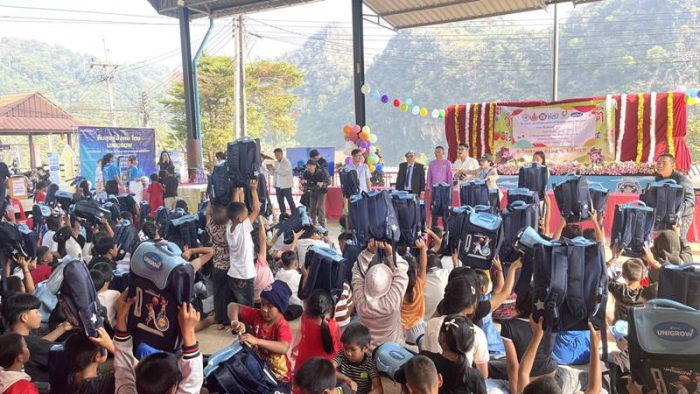 World Peace Ambassador distributes school supplies and dietary supplements in Chiang Rai